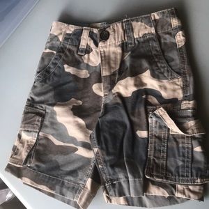 NWT BOYS GAP Camo cargo shorts Sz 3